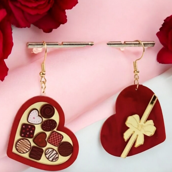BETSEY JOHNSON VALENTINES BOX OF CHOCOLATE DANGLE EARRINGS NWOT - Picture 1 of 8